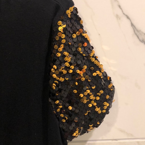 Black tee with gold and black sequence sleeves - Picture 2 of 5
